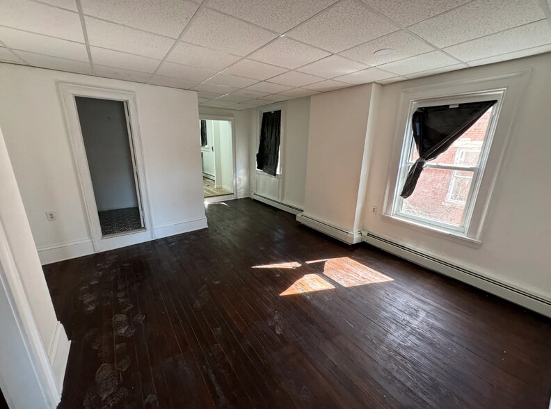 More Photos Of 39 Market St, Poughkeepsie Storefront Retail Residential For Sale