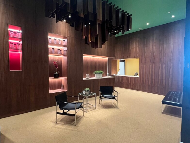 919 Milam St, Houston, TX 77002 Office