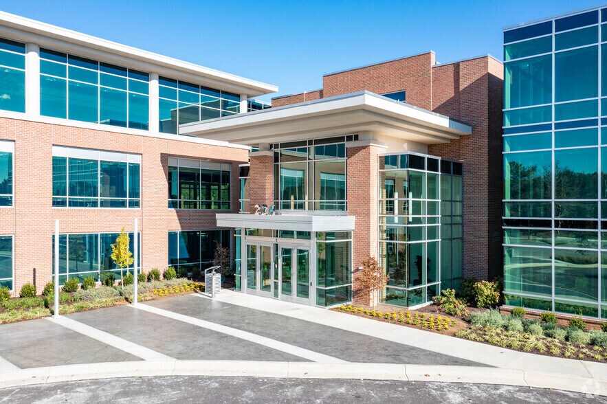 More Photos Of 215 Schilling Cir, Hunt Valley Unknown For Lease