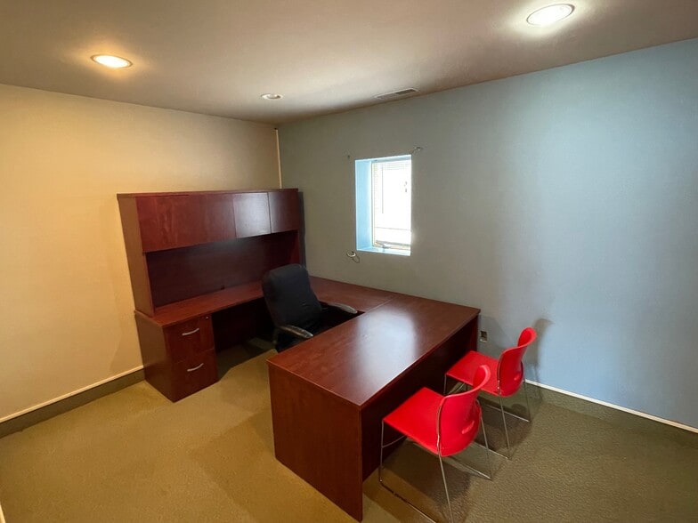 More Photos Of 4030-4032 Shoreline Dr, Spring Park Storefront Retail Office For Lease