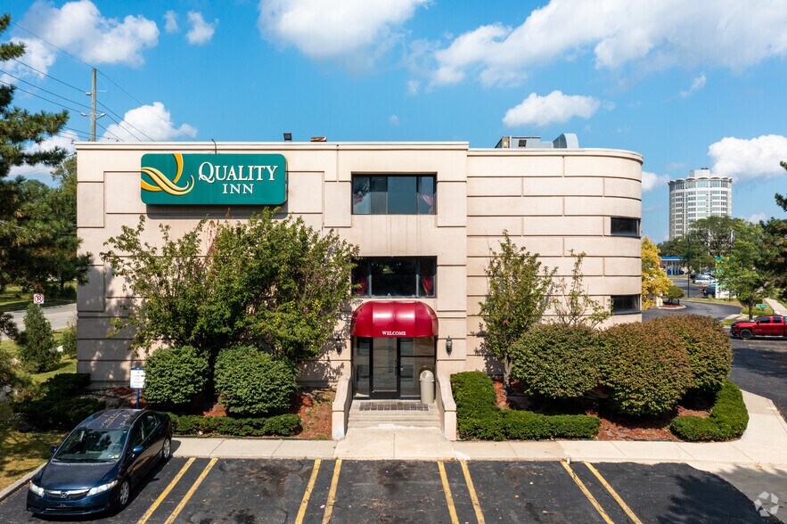 More Photos Of 26111 Telegraph Rd, Southfield Hotel For Sale