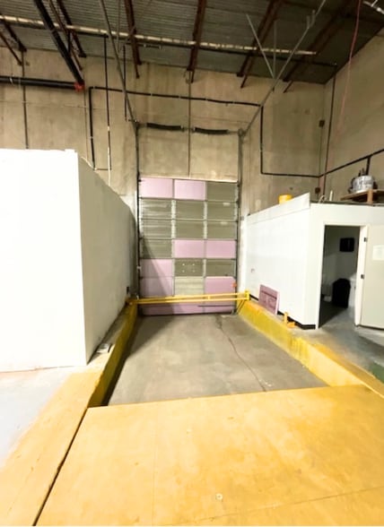 More Photos Of 4400-4412 SW 25th St, Oklahoma City Distribution For Lease