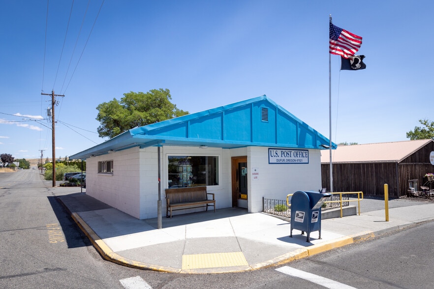 Primary Photo Of 96 N Main St, Dufur Post Office For Sale