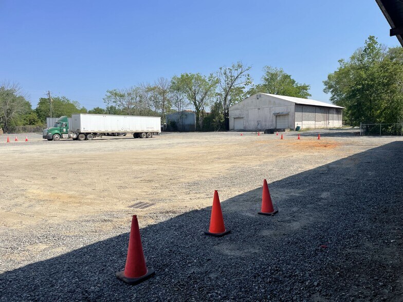More Photos Of 1853 Jeffersonville Rd Rd, Macon-Bibb Warehouse For Sale