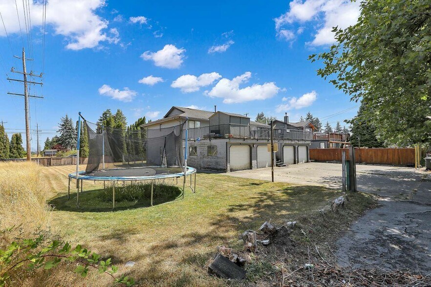 More Photos Of 9509 152 St, Surrey Daycare Center For Lease