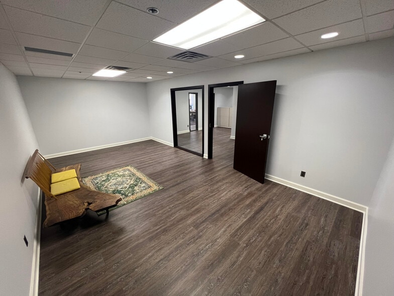More Photos Of 401-411 S Old Woodward Ave, Birmingham Office Residential For Lease