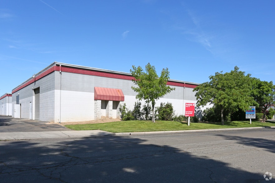 More Photos Of 2727 N Grove Industrial Dr, Fresno Warehouse For Sale