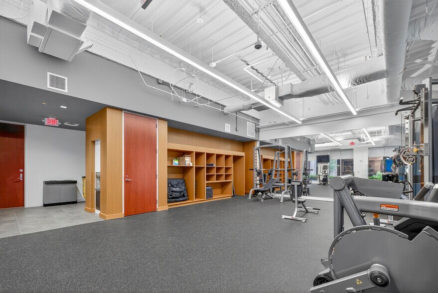 More Photos Of 10101 Reunion Pl, San Antonio Unknown For Lease