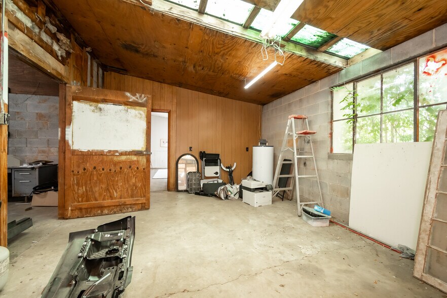 More Photos Of 577 Main st, Lexington Flex For Sale