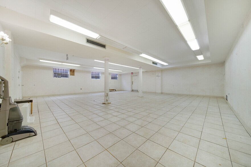 More Photos Of 19711 Greenfield Rd, Detroit Religious Facility For Sale