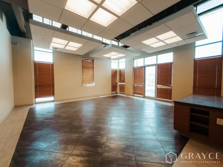 More Photos Of 4301 N Mesa St, El Paso Medical For Lease