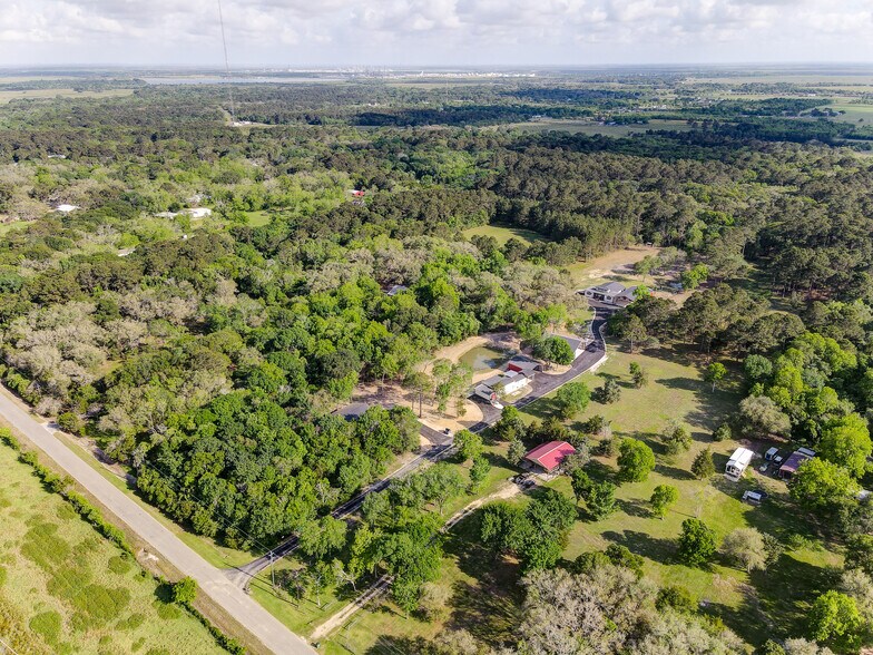 More Photos Of 4388 County Road 197, Alvin Specialty For Sale