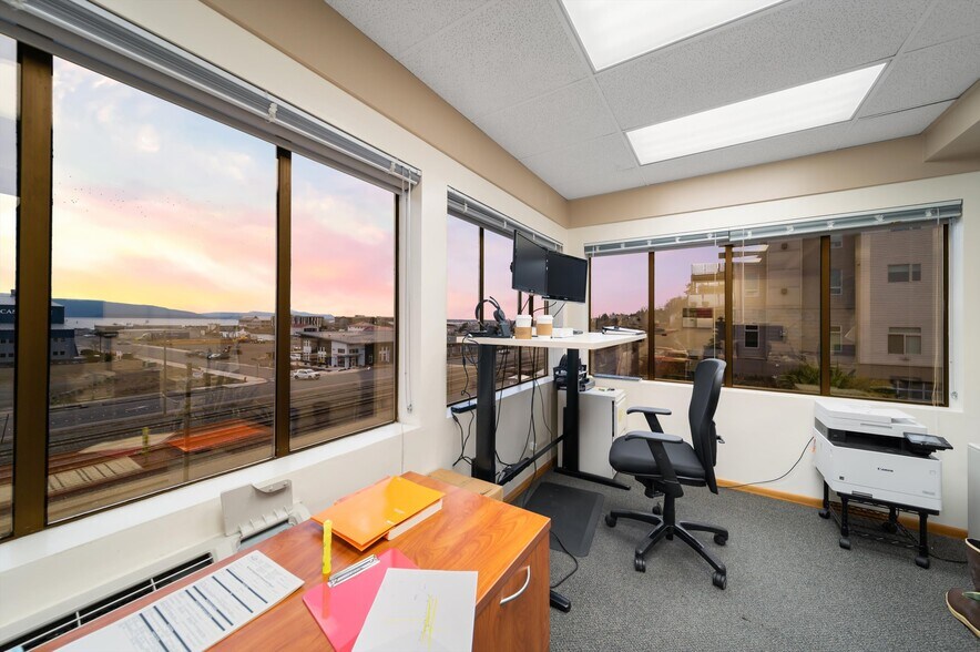 More Photos Of 1111 W Holly St, Bellingham Office For Lease