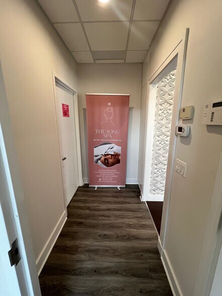 More Photos Of 185-205 Froehlich Farm Blvd, Woodbury Medical For Lease