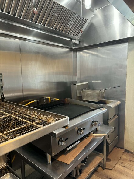 More Photos Of 239 Main St, Bluff City Restaurant For Sale