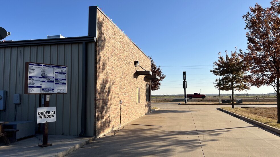 More Photos Of 1107 NW 32nd St, Newcastle Restaurant For Sale