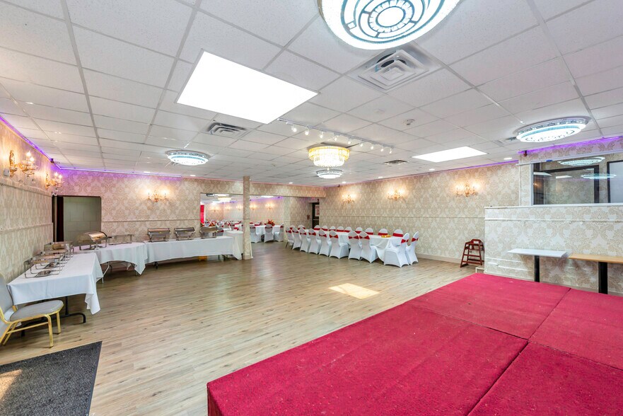 More Photos Of 2716 Hempstead Tpke, Levittown Restaurant For Sale