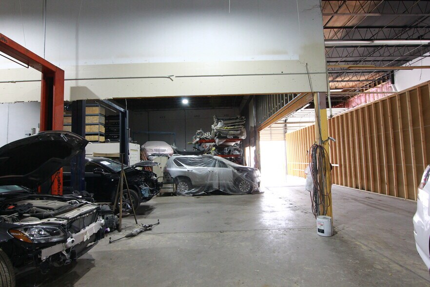 More Photos Of 2120 Vanco Dr, Irving Distribution For Lease