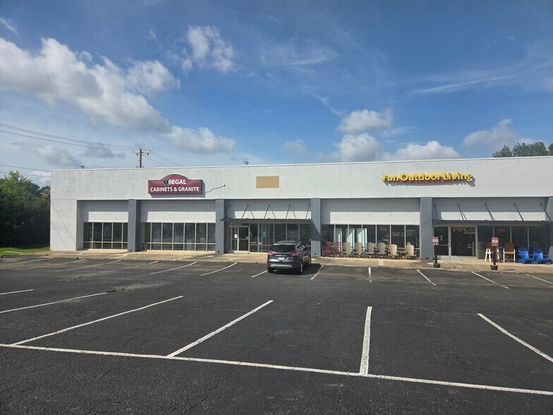 Primary Photo Of 11328 E Independence Blvd, Matthews Unknown For Lease