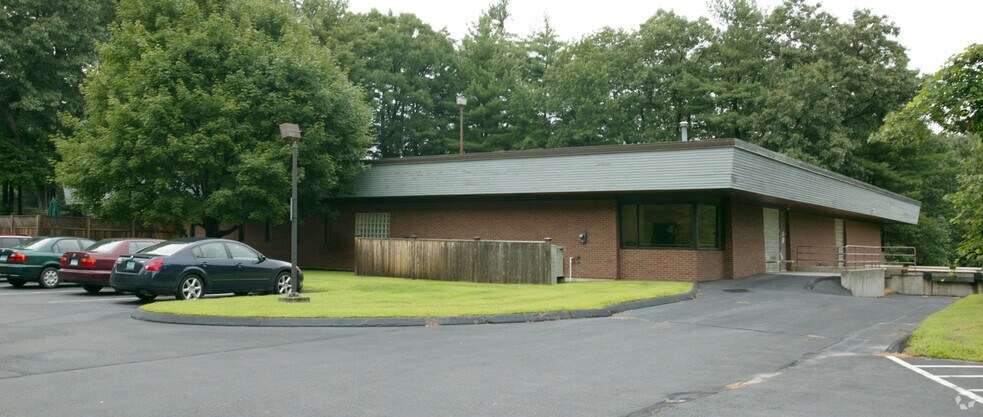 More Photos Of 40 Darling Dr, Avon Office For Lease