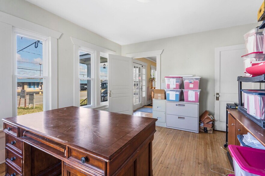 More Photos Of 1658 Saint Louis St, Springfield Office For Lease