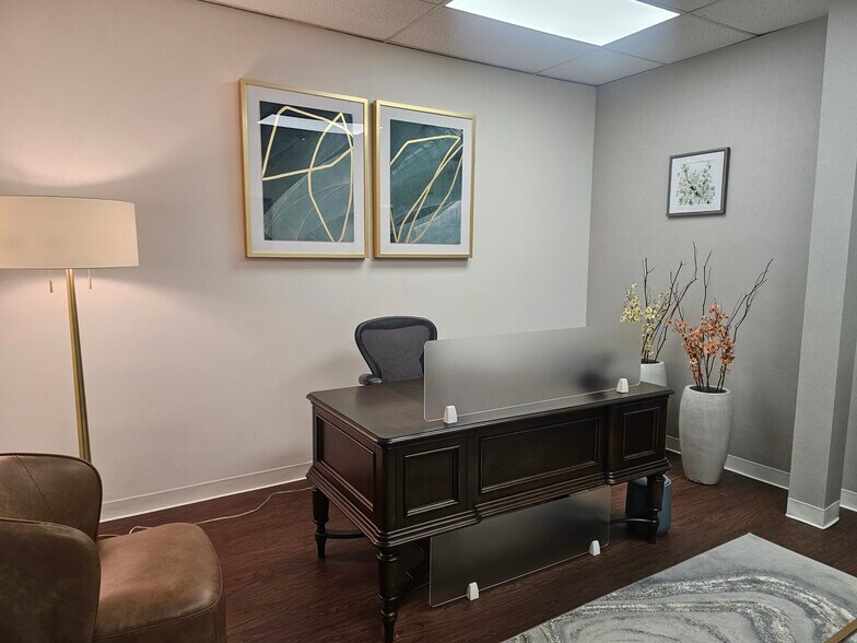 More Photos Of 400 W Main St, Babylon Medical For Lease