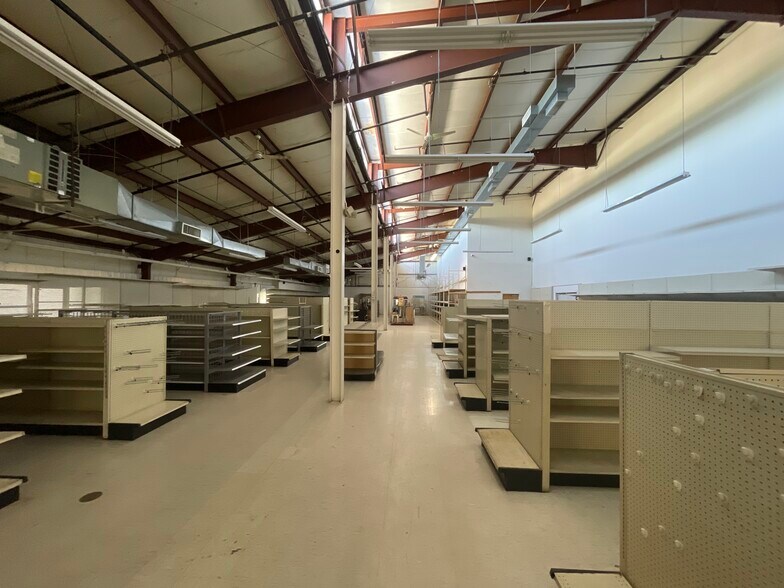 More Photos Of 11 Whitewood Ln, North Branford Garden Center For Sale