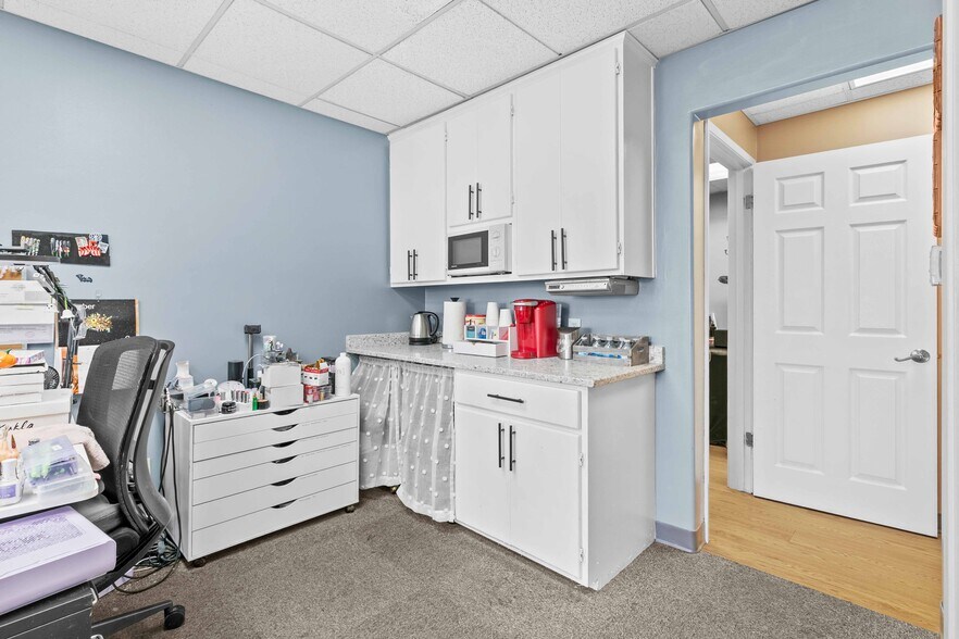 More Photos Of 2114 W Magnolia Blvd, Burbank Storefront For Sale