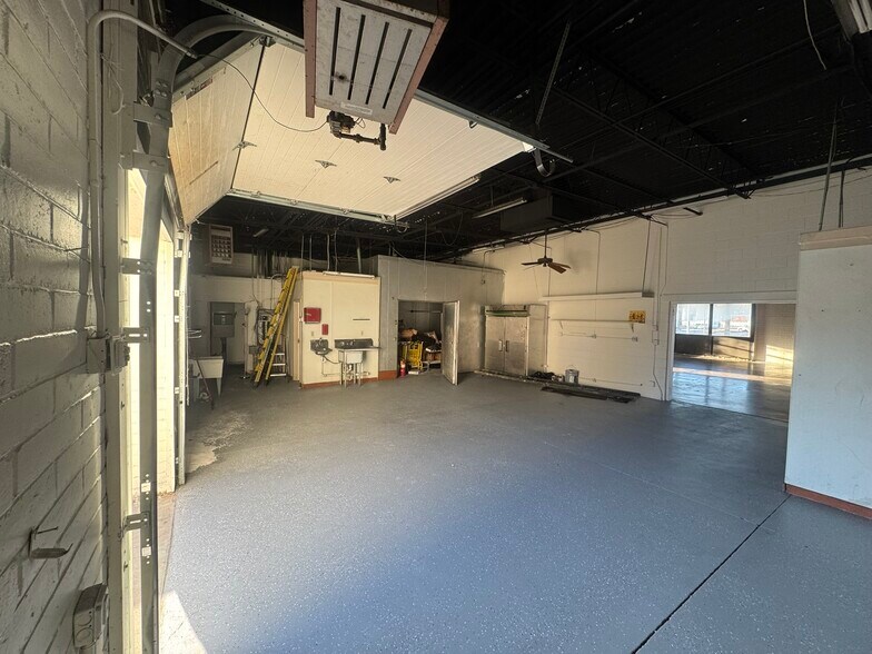 More Photos Of 13425 Snow Rd, Brook Park Freestanding For Lease