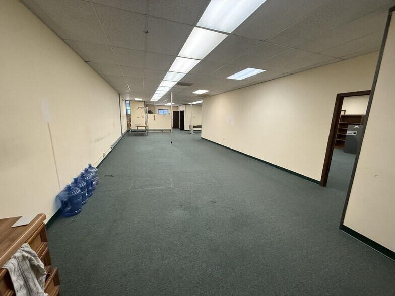 More Photos Of 10 Capital Dr, Wallingford Manufacturing For Lease