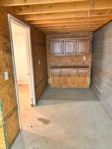 More Photos Of 31511 S Highway 82, Vinita Flex For Lease