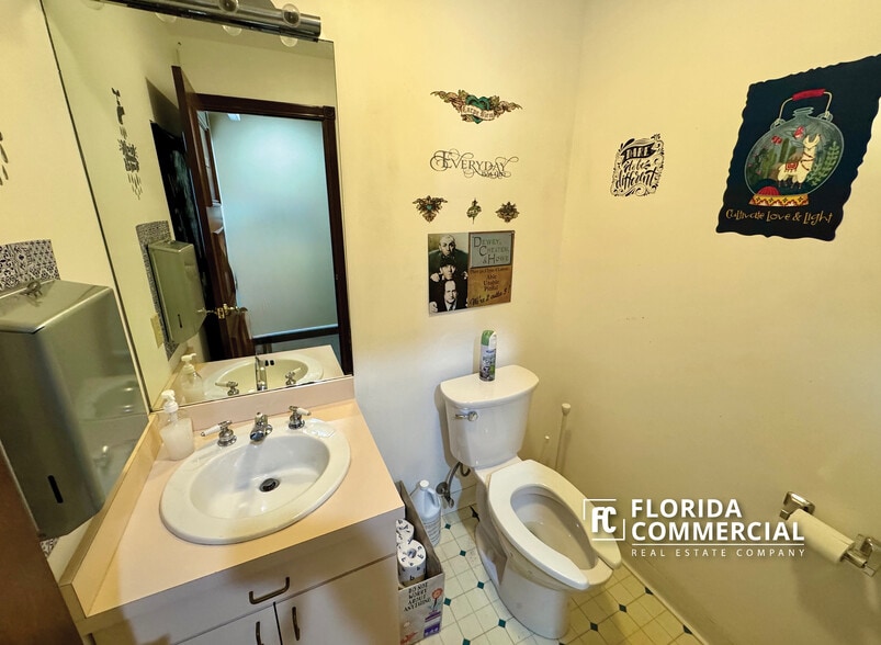 More Photos Of 1115 SE Ocean Blvd, Stuart Office Residential For Sale