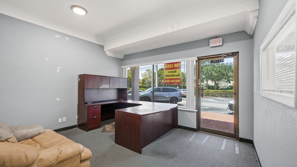 More Photos Of 10910-10920 Wiles Rd, Coral Springs Warehouse For Lease