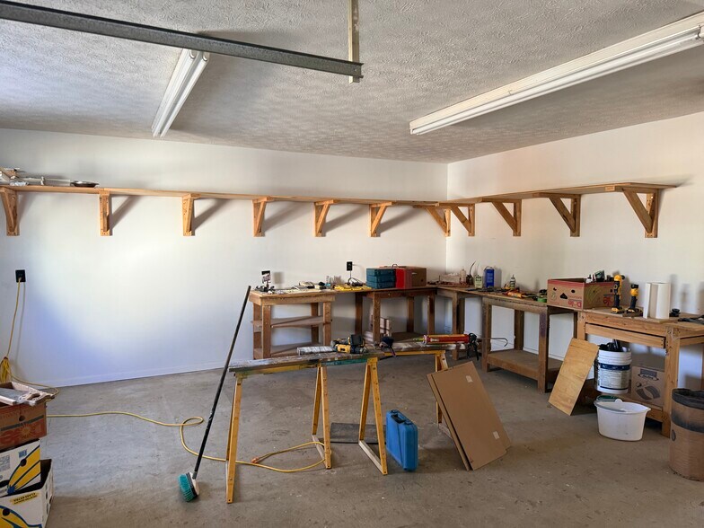 More Photos Of 45146 Andover Estates Rd, Valley Lee Warehouse For Lease