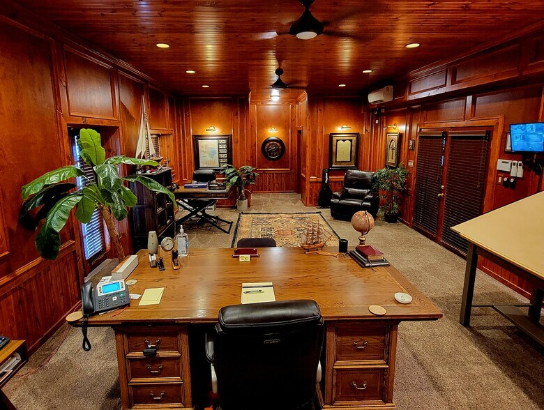 More Photos Of 2605 William Tell St, Houston Industrial For Sale