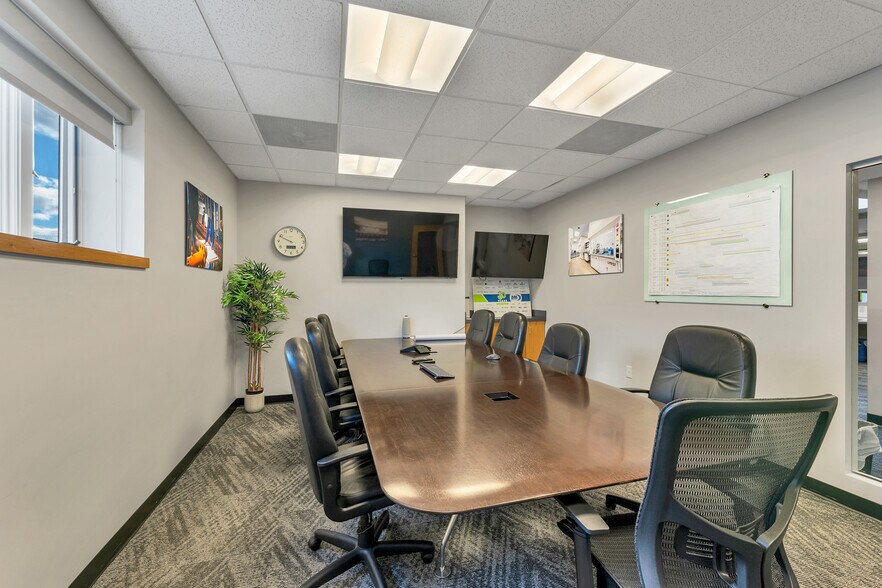 More Photos Of 36 W Water St, Wakefield Office For Sale