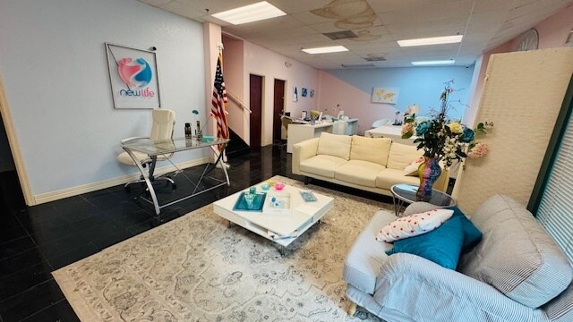More Photos Of 6881 Kingspointe Pky, Orlando Flex For Lease