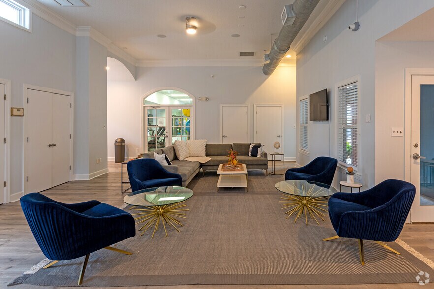 More Photos Of 2400 W Tharpe St, Tallahassee Apartments For Sale