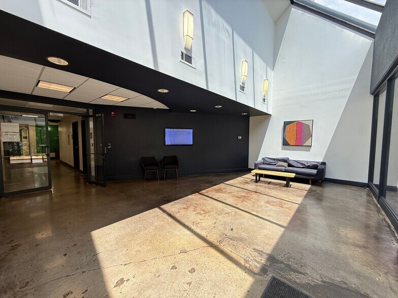 More Photos Of 530 Beacon Pky W, Birmingham Office For Sale
