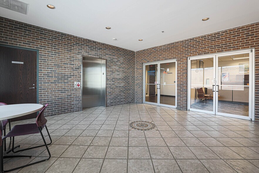 More Photos Of 2134-2140 S Wolf Rd, Des Plaines Office For Lease