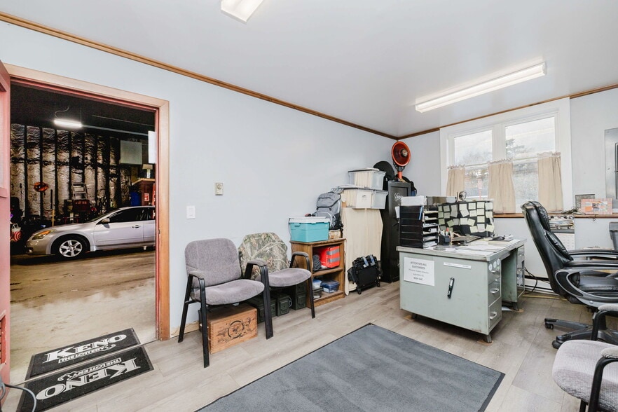 More Photos Of 634 Winthrop St, Taunton Flex For Sale