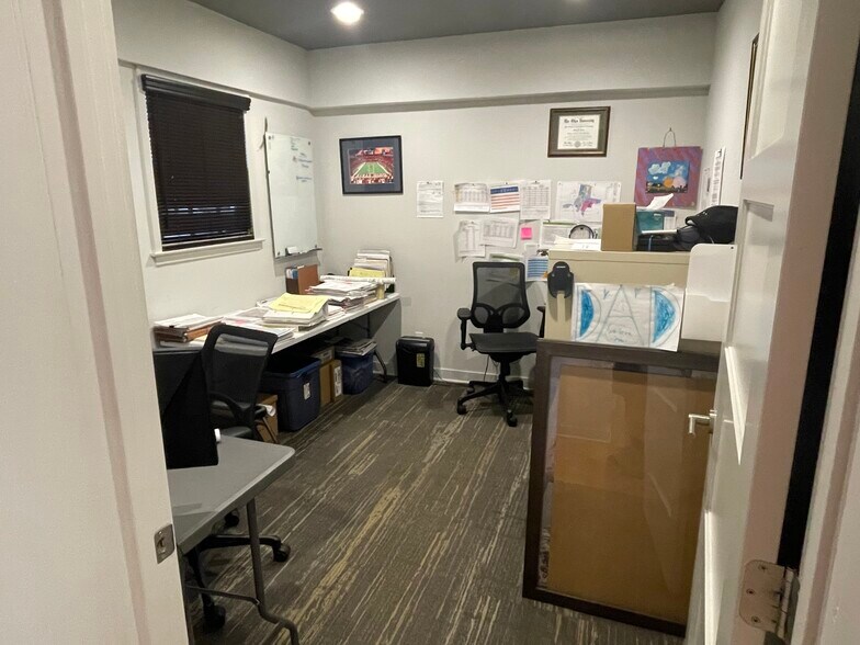More Photos Of 1475 Columbia Ave, Franklin Office For Lease