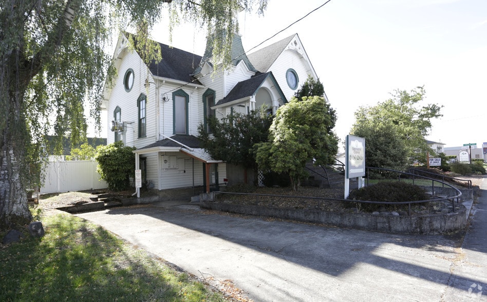 More Photos Of 300 E Main St, Molalla Religious Facility For Sale