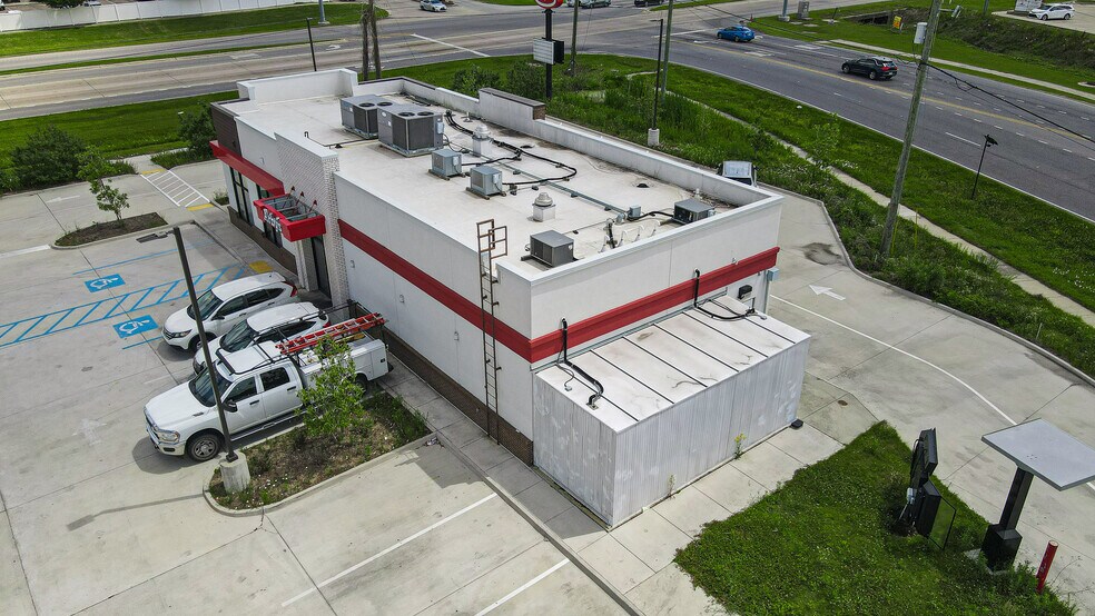 More Photos Of 5947 Creek Centre Dr, Baton Rouge General Retail For Lease