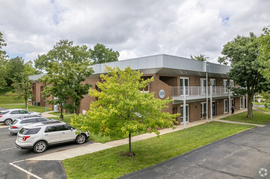 Primary Photo Of 1325 E Kemper Rd, Springdale Medical For Lease