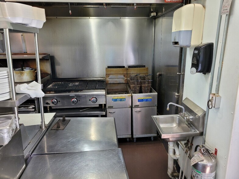 More Photos Of 26 Depot Ave, Windsor Restaurant For Sale