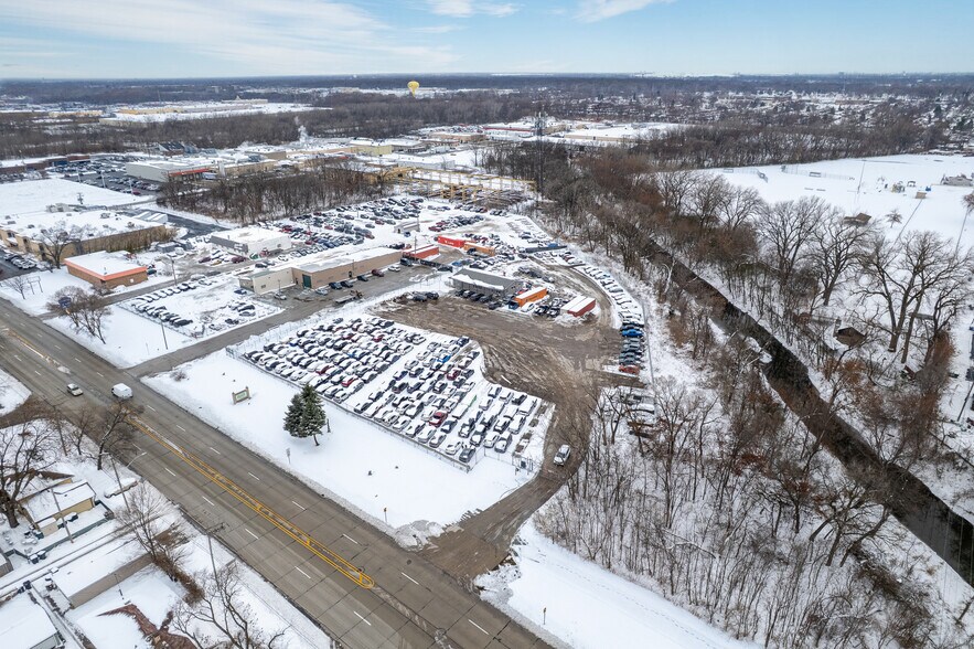 More Photos Of 3120 E 170th St, Lansing Truck Terminal For Sale