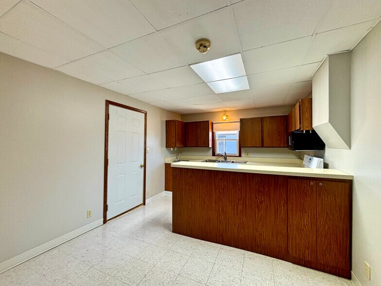 More Photos Of 405 W Division St, Coal City Medical For Sale