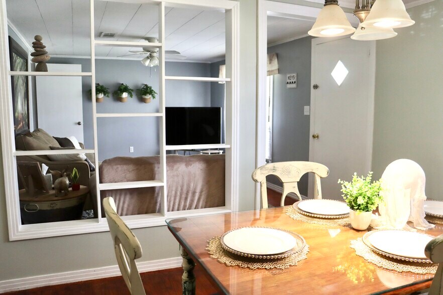 More Photos Of 303 Corman Ave, Troy Contractor Storage Yard For Sale