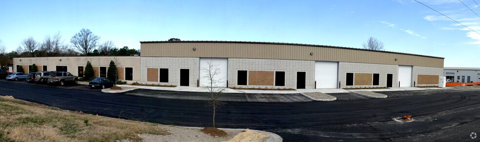 More Photos Of 2001 Old Greenbrier Rd, Chesapeake Service For Lease